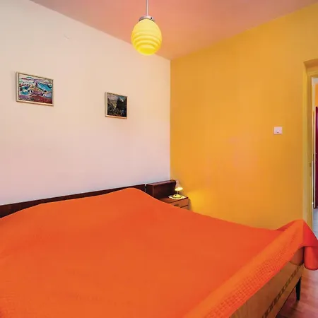 Apartman Lovely In With Kitchen
