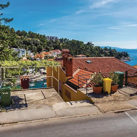 1 Bedroom Stunning Apartment In Rabac